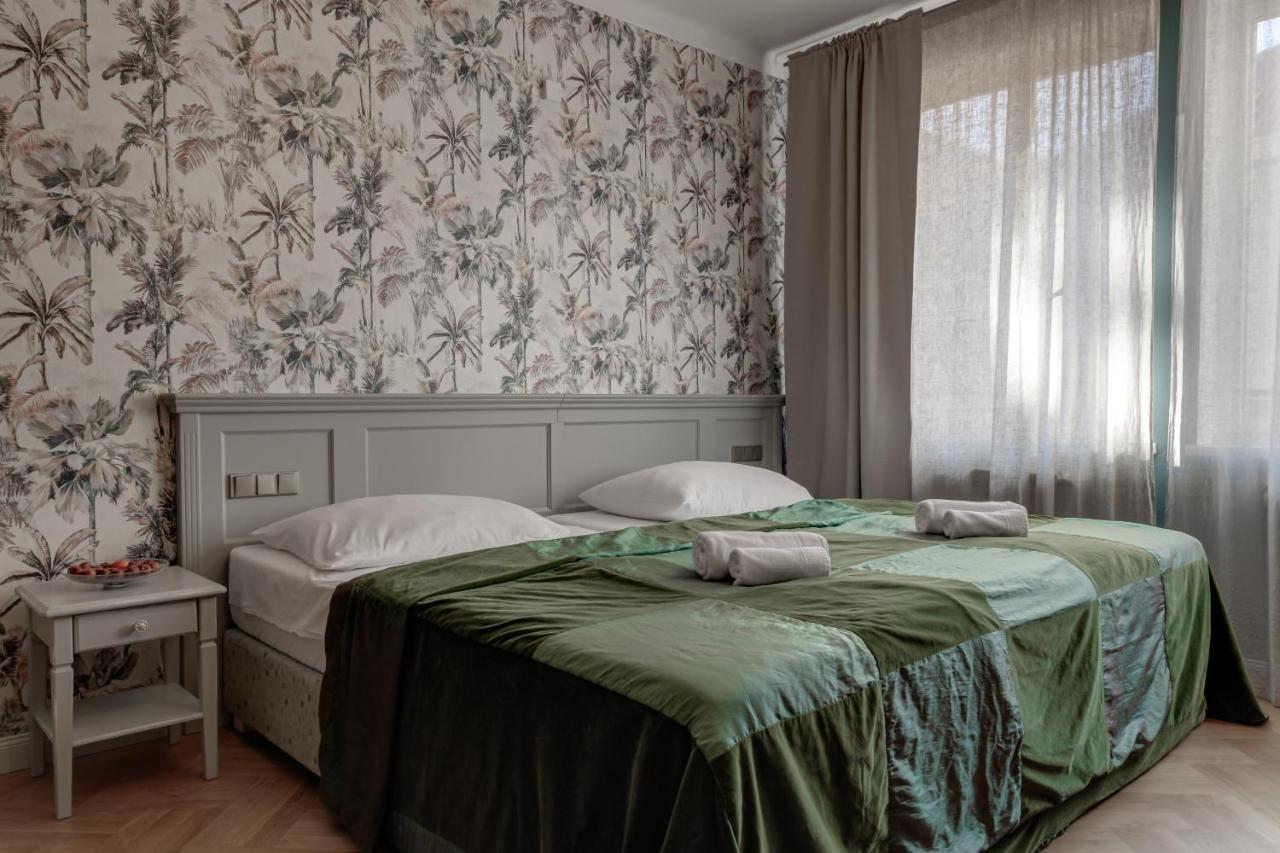 Louren Apartments Charles Bridge Prag Exterior foto
