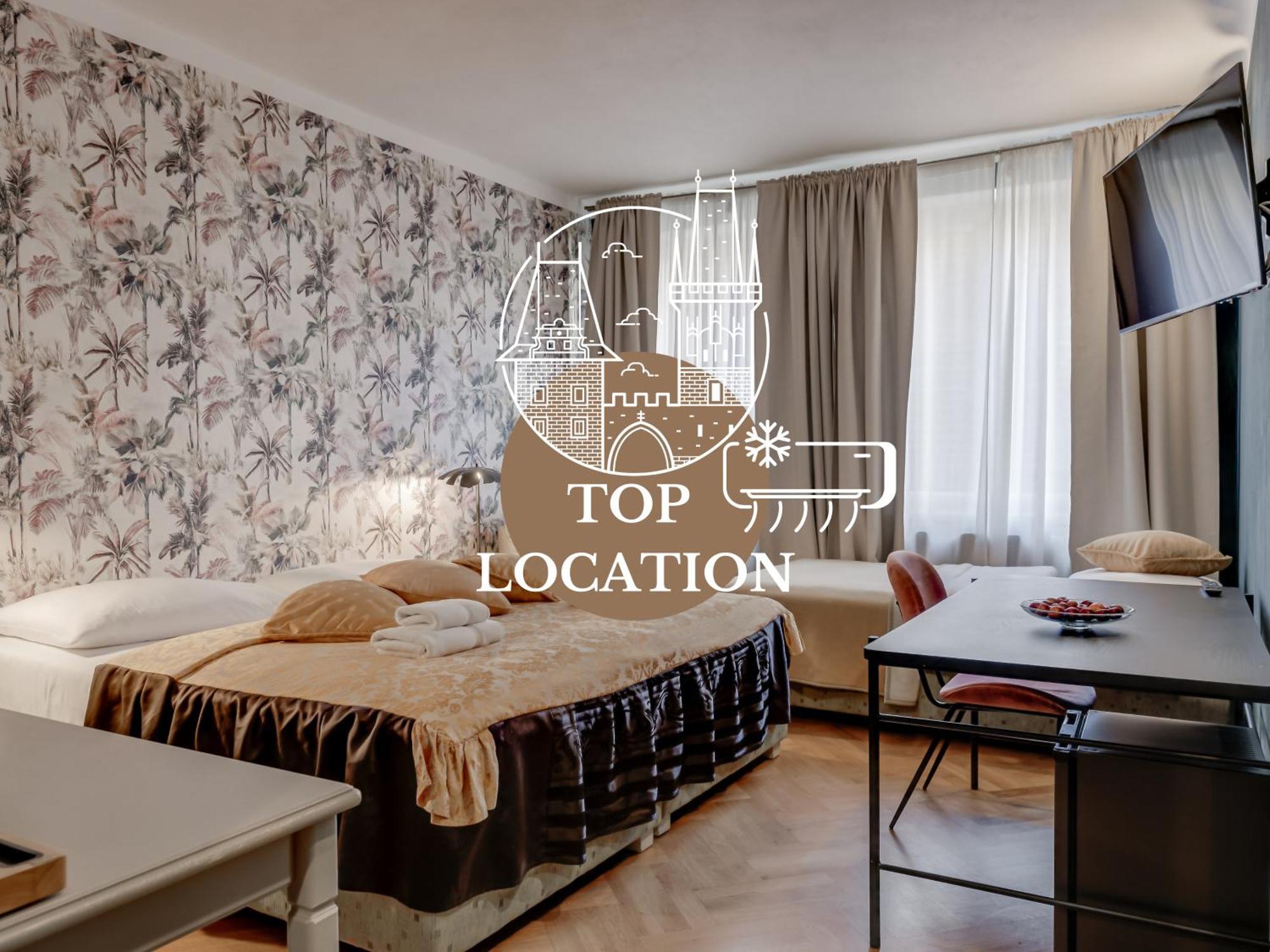 Louren Apartments Charles Bridge Prag Exterior foto