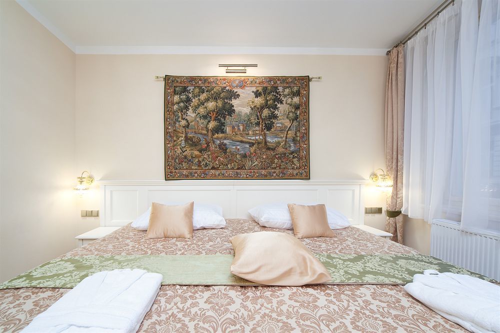 Louren Apartments Charles Bridge Prag Exterior foto